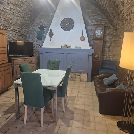Du Recoux بيت للعطل